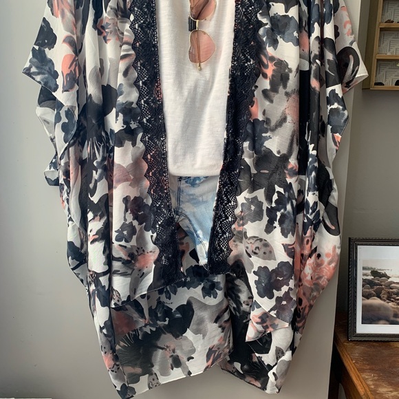 Abstract Hamdmade Cover Up Kimono - Picture 3 of 6